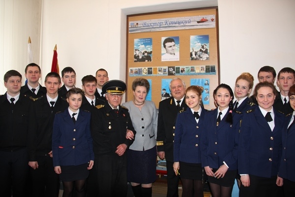 У экспозиции У экспозиции